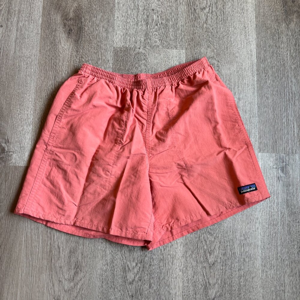 EUC Patagonia Men's Baggies Shorts 5" Inseam in Bright Salmon Pink size Small